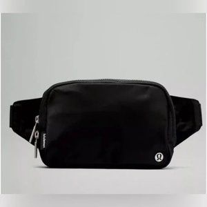 AUTHENTIC NWT Lululemon Everywhere Bag Large in Black